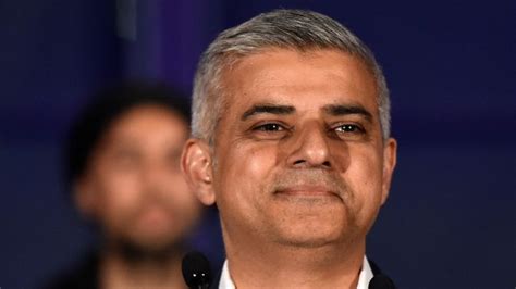 His wife, saadiya is a great lawyer. Sadiq Khan, Walikota Muslim Pertama London - Sumsel Update