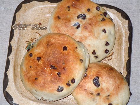 Eh eh vi vediamo e vi capiamo! Panini al latte con uvetta e cioccolato | Ricetta Panini ...