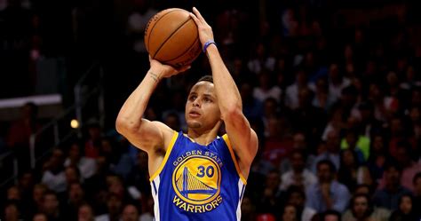Карри стефен (stephen curry) баскетбол защитник сша 14.03.1988. Steph Curry Sinks A Ball From Half-Court Without Even ...