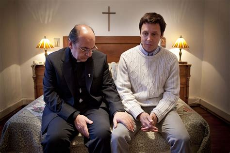 Es un largometraje dramático se estrenó en el año 2015.se trata de la segunda película del director chileno matías lira y protagonizada por luis gnecco y benjamín vicuña. El bosque de Karadima, pedofilia en la Iglesia Católica ...