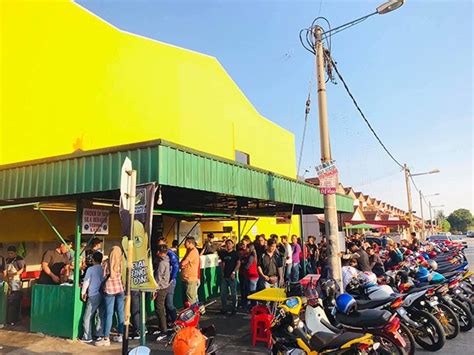 Ingin mencari tempat makan lesehan di cimahi sambil menikmati alam dan yang suasananya cocok untuk keluarga? 18 Tempat Makan Menarik Di Muar | Restoran Paling Best ...