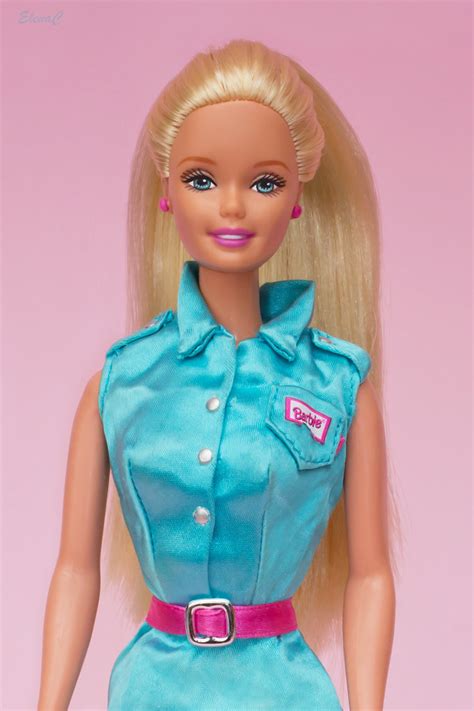 Tour Guide Barbie Behind The Thrills Tour Guide Barbies Mega