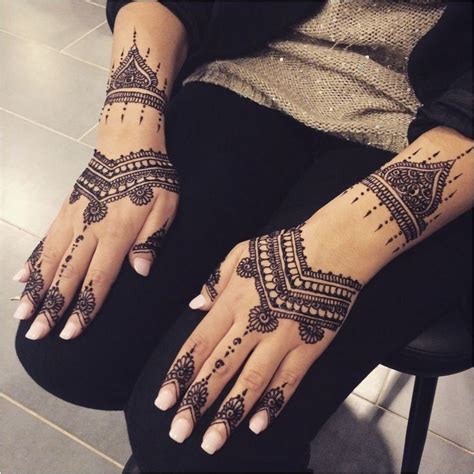 Pin By Anaiis Tbn On Henné Henna Tattoo Designs Henna Tattoo Hand