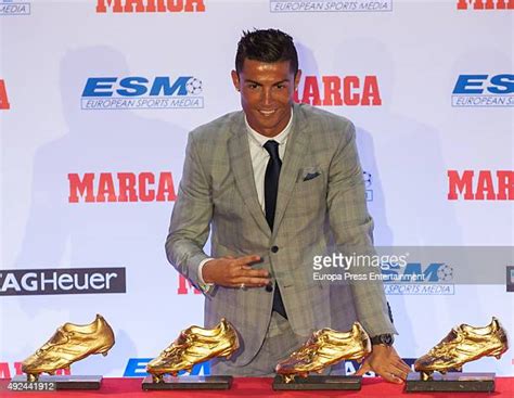 Cristiano Ronaldo Receives His Fourth Golden Boot Award Stock Fotos Und