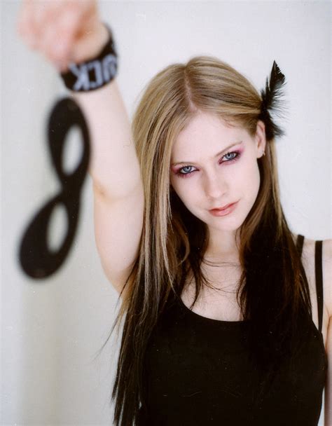 Avril and her siblings are both canadian and french citizens from birth, as france applies the right of. Photoshoots 2004 Blender Magazine de Avril Lavigne ...