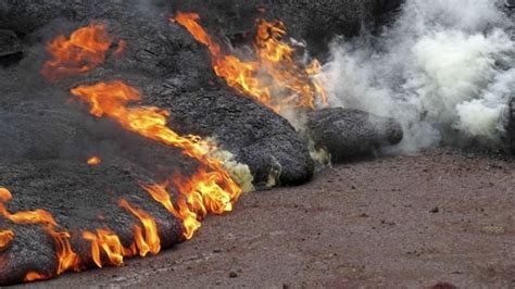 Slow Moving Lava Creeps Towards Hawaii Village Of Pahoa Bbc News