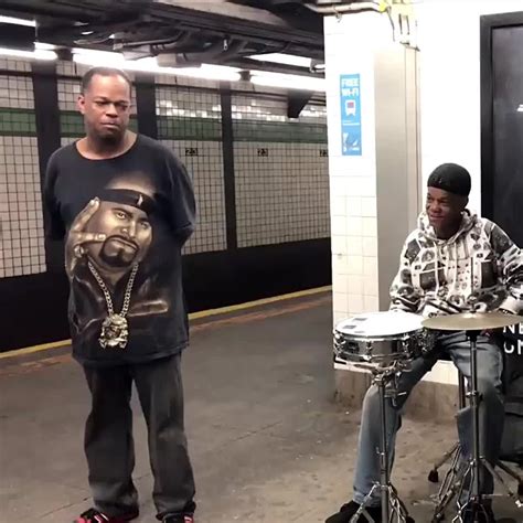 La Impresionante Voz Del Metro De Nueva York La Impresionante Voz Del