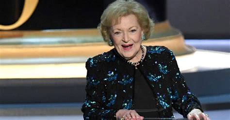 96 Year Old Betty White Steals The Show At Emmys With Hilarious And