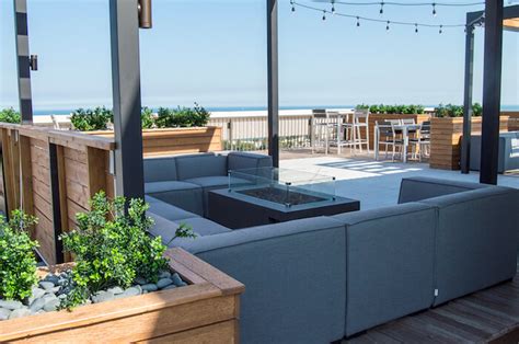 Rooftop Deck With Steel Pergola Lounge Chicago Illinois Urban