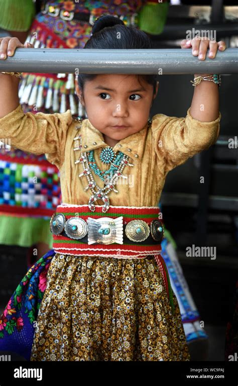 A Navajo Girl Hi Res Stock Photography And Images Alamy