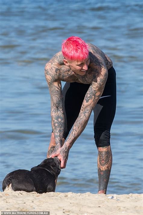 Bachelor In Paradises Ciarran Stott Goes Shirtless At Melbourne Beach With Mystery Brunette