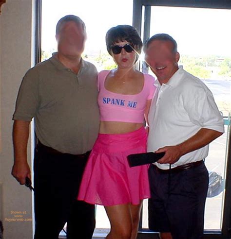 Midwest Cindy Showing Pink To Her Fans October 2003 Voyeur Web