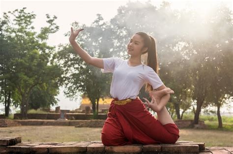 Sch Ne Junge M Dchen Thai Tanzkunst Premium Foto