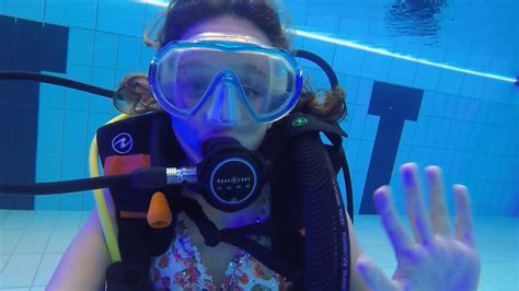 Carla Underwater 10 Year Old Scuba Diving Underwater Youtube