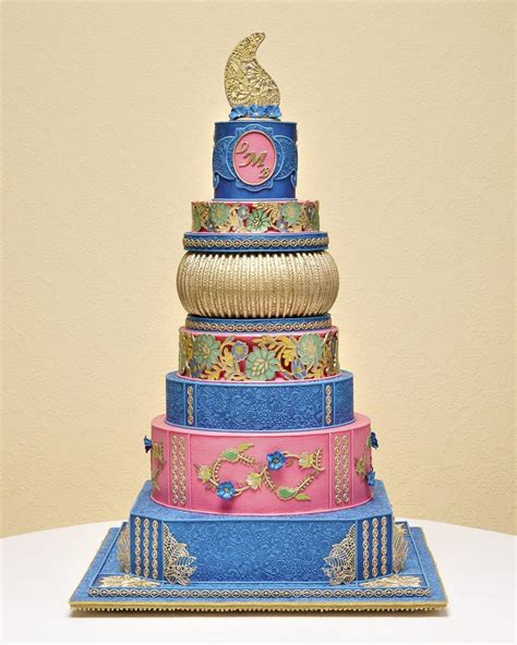 Wedding cake championship is a reality competition series featuring six teams of elite wedding cake makers vying for the grand prize along with a wedding cake championship title. Oklahoma woman wins third Grand National Wedding Cake ...