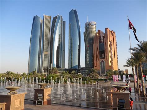 Oferecemos as viagens dos emirados árabes unidos mais completas. Abu Dhabi: a cidade mais rica dos Emirados Árabes Unidos ...