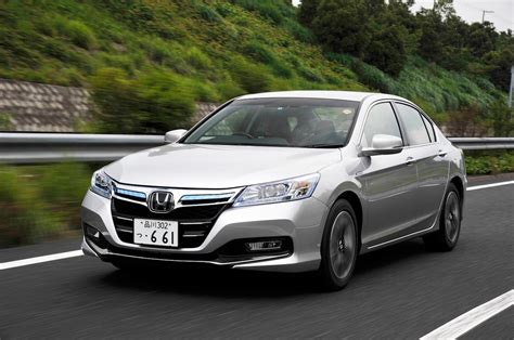 Our sources in honda malaysia say that the company is still mulling the idea of bringing the car in, but don't hold your breath to it happening anytime soon. 2014 Honda Accord Hybrid Japan Spec First Drive - Motor Trend