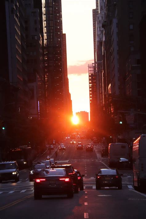 Manhattanhenge With Half Of The Sun 🌞 Flo Flickr