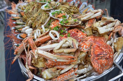 Fatt kee seafood restaurant atrodas pie lorong hilltop, taman far east, 88300 kota kinabalu, sabah, malaizija, netālu no šīs vietas ir: Fatt Kee Roast Fish / 發記招牌特色烤鱼 , Pudu
