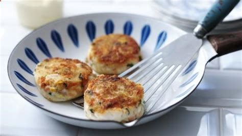 Salmon patties) are a great example of how quick and easy it can be to get stir together a creamy sauce for your salmon cakes: These fishcakes are a doddle to make and you can make them from frozen fish and leftover mash ...