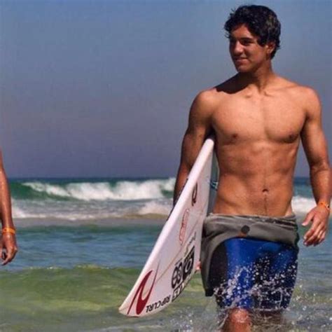 É o primeiro surfista brasileiro a ser campeão mundial de surf | see more about gabriel medina, surf and surfer. Muso da Semana é o campeão mundial de surf Gabriel Medina ...