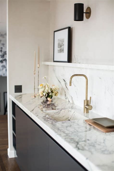 A bathtub backsplash is a part of the wall or all the walls by the tub covered with some material, and it used to be a very common feature in bathroom design and not it's making a huge comeback. 11 Beautiful Kitchen Backsplashes That Make Cleaning Easy ...
