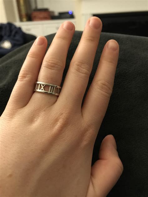 How Do You Wear Your Wedding Band And Engagement Ring Together Glorybeginsfromdaring