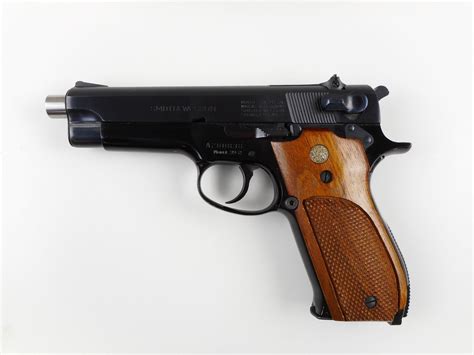 Smith And Wesson Model 39 2 Caliber 9mm Luger Switzers Auction