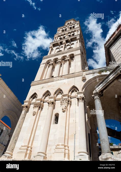 Bell Tower Von St Domnius Kathedrale In Split Stockfotografie Alamy