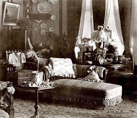 Victorian homes are wonderfully unique, full of character and open to a world of interior design possibilities. The 4 Basics of Victorian Interior Design and Home Décor ...