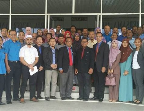 Penubuhan unit integriti di semua agensi awam, yang berkuatkuasa 1 ogos 2013. TAKLIMAT INTEGRITI KEPIMPINAN & PENGURUSAN DALAM ...