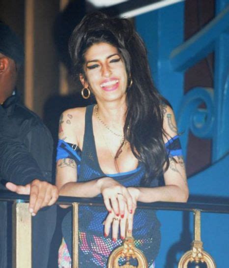 Amy Winehouse Drops Into Watch Old Pal Pete Doherty At