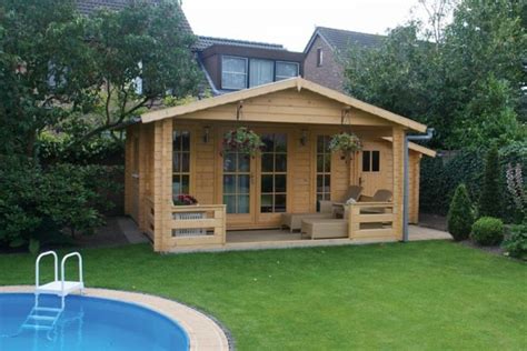 Gartenhäuser von weka überzeugen durch die blockbohlenqualität nordischer nadelhölzer, komfortable detaillösungen sowie ein harmonisches design. Moderne Gartenhäuser - 50 Vorschläge für Sie! - Archzine.net