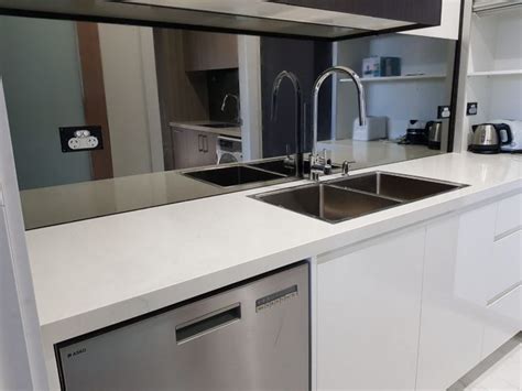 Huntington beach glass & mirror has been enhancing properties in orange county for over 39 family owned and operated, hb glass and mirror is dedicated to bringing you the highest quality in. Smokey Mirror Glass Splashbacks | Splachbacks Installation ...