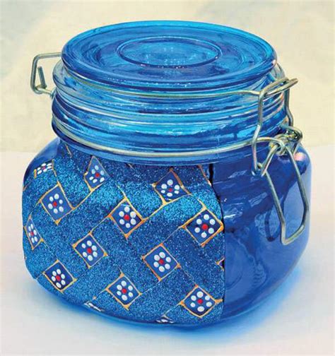 Kaca ini sering disebut dengan kaca rayban. Toples Kaca Warna-Warni