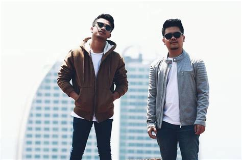 Ku akui sungguh beratnya tinggalkanmu yang dulu pernah ada namun harus aku lakukan karena ku tahu ini yang terbaik. Lirik dan Kunci (Chord) Gitar 'Aku Pasti Kembali' Milik ...