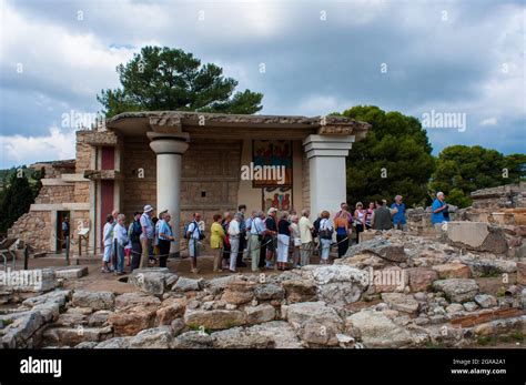 Ruins Of The Minotaurs Labyrinth On Crete Stock Photo Alamy