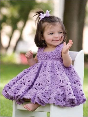 Vestido crochet para bebe con patrones entre los vestidos para bebes y niñas tejidos a crochet, este modelo tiene una gran virtud, y es digno de destacarse: Algunas ideas de vestidos para bebes tejidos a crochet