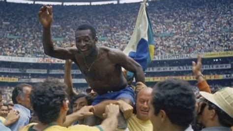 Pele Dead Brazilian Football Legend Dies Aged 82 Herald Sun