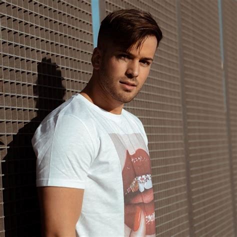 David araújo antunes (born in dourdan, essonne, france on 30 july 1991) and better known by his artistic name david carreira is a portuguese pop, dance, hip hop and r&b singer and an actor and model. David Carreira regressa às novelas cinco anos depois - a ...
