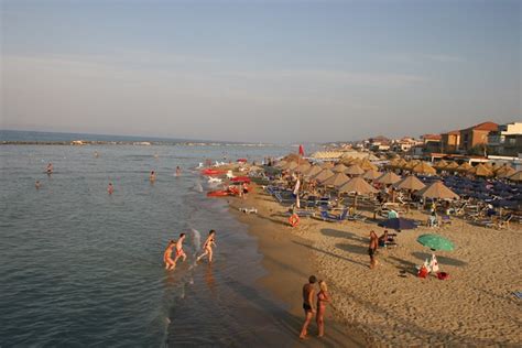 L'hotel ambra palace è situato nel centro turistico commerciale di pescara, a pochi passi dal mare, in una posizione favorevole agli. Spiaggia di Francavilla al mare | Le foto di Grimmo | Flickr