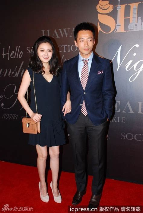 Pernikahan keduanya menarik banyak perhatian sejak mereka mendaftarkan pernikahan mereka sejak 16 november tahun lalu, di beijing. Barbie Hsu attends fashion event - China.org.cn