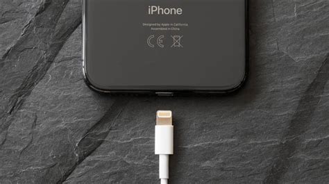 It may be time to clean out the charging port. Itt egy újabb jel, hogy az Apple leszámolna az iPhone-ok ...