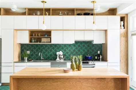 Colorful And Modern Kitchen Backsplash Ideas