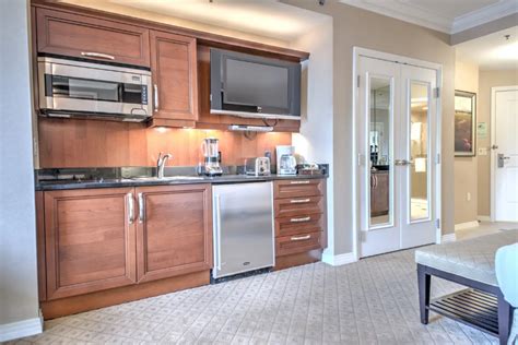 Apartment rent prices and reviews. D25T1 MGM Signature Suite Strip View w/ Balcony - Serviced ...