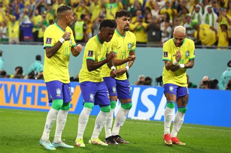 World Cup Soccer Brazil Dominates First Half To Blow By South Korea 4