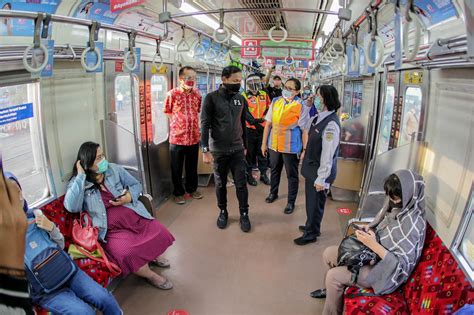 Ketahui jam kerja jne untuk kantor pusat, cabang, agen, kurir, hari libur. Penumpang KRL Menumpuk di Stasiun, Wali Kota Bogor Minta Sistem Pembagian Jam Kerja Dievaluasi ...