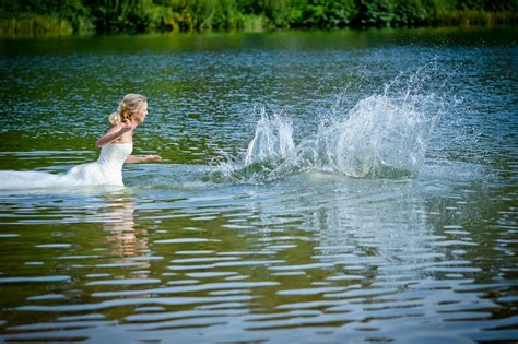 Hallo , verkaufe mein brautkleid hat gereinigt wer interesse hat bitte melden. Trash The Dress After Wedding Shooting, Hochzeitsfotograf ...