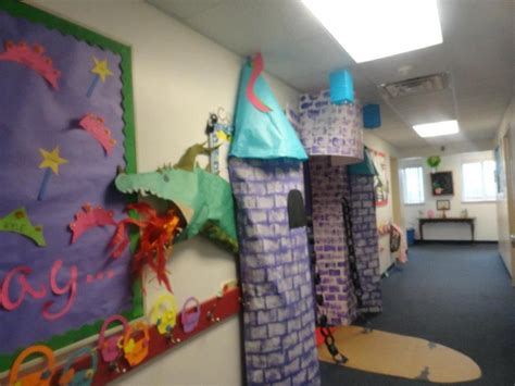 The hinges are drawn on with permanent markers. Fairy Tale Classroom Door Decoration extraordinaire ...
