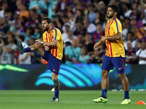 The real madrid players and staff celebrate with the trophy after winning the spanish super cup. Revive la victoria del Real Madrid 3-1 sobre el Barcelona | Excélsior
